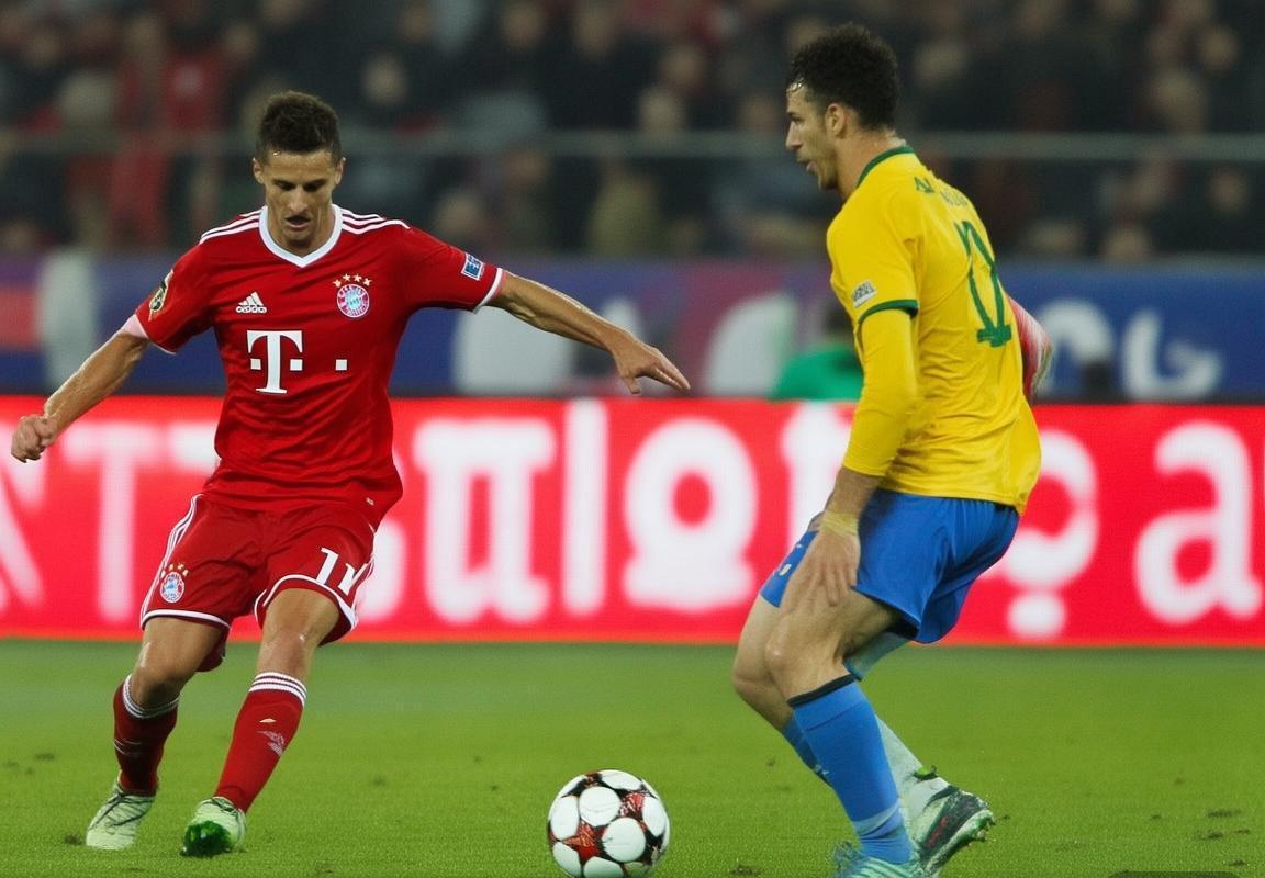 拜仁慕尼黑VS库蒂尼奥：巅峰对决战术解析与个人风采(图1)